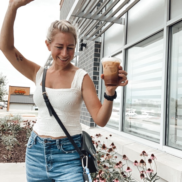 Meet your Posher, Lori - Picture 2 of 6